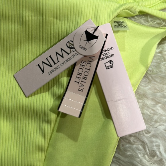 Yellow/green bikini - Picture 3 of 4